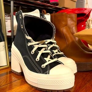 FRESH BRAND NEW OUT THE BOX (NEVER WORN)